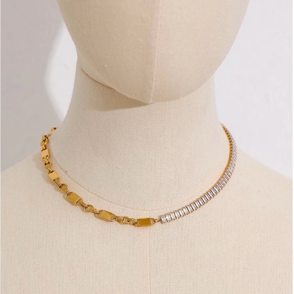 Elegant Gold and stone Women's Necklace